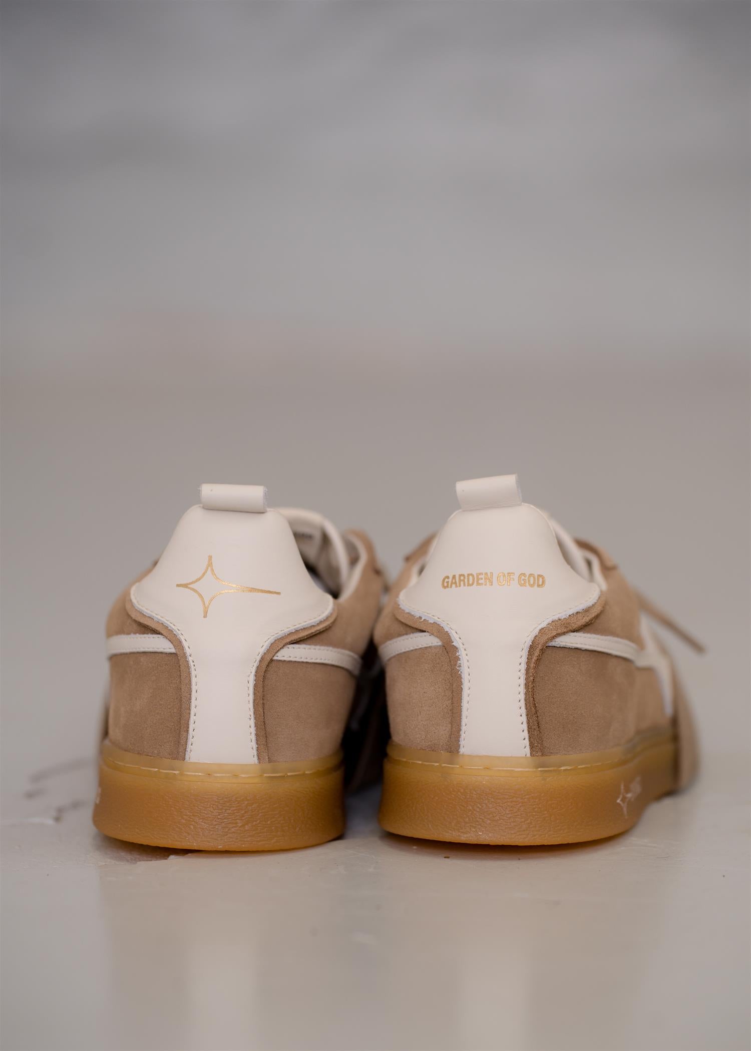 Image of Earth Suede Dark Beige Uomo
